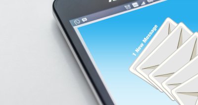 partial phone screen with 1 new message notification